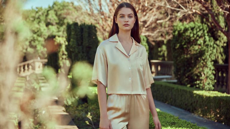 Dermatologist-Approved Silk Linens & Sleepwear for Skin & Hair 