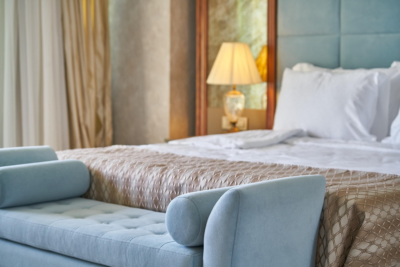 Two Iconic Cities: A Guide to Premier Stays in London and Dubai